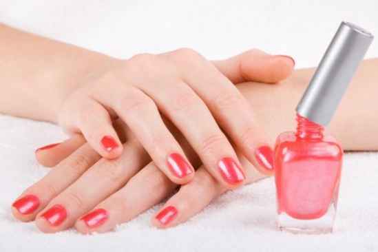 指甲油成分解析 甲醛、腐蝕性與生殖激素的關系